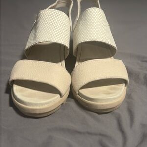 Sorel Cream and Tan Women's Sandals